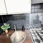 Διαμέρισμα Cozy 2rm With 2xworkspace *