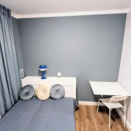 Apartment Cozy 2rm With 2xworkspace Warsaw