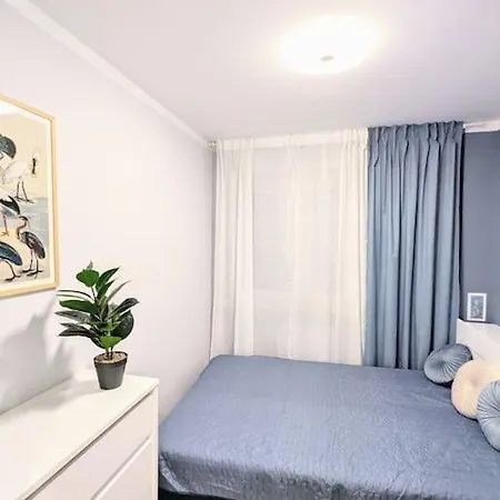 Apartment Cozy 2rm With 2xworkspace Warsaw