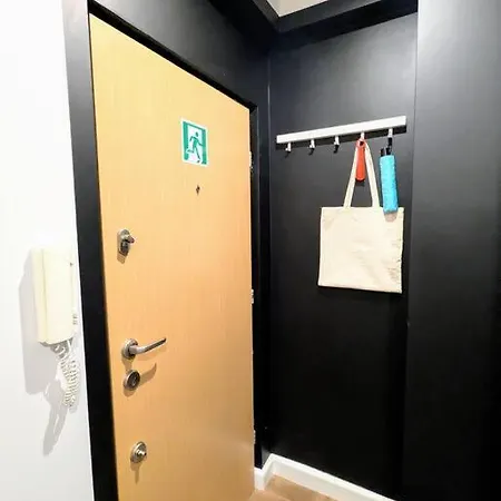 Apartament Cozy 2rm With 2xworkspace