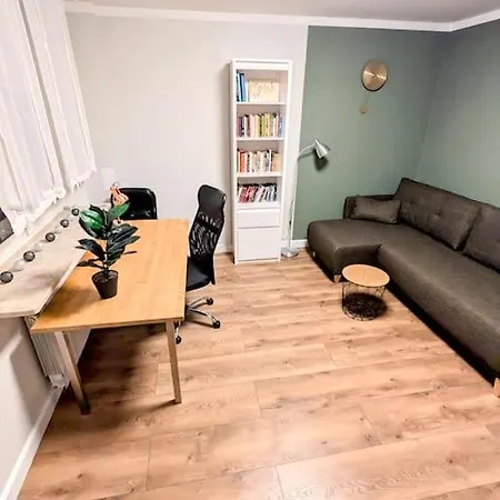 Apartament Cozy 2rm With 2xworkspace