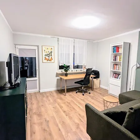 Cozy 2rm With 2xworkspace Apartament *