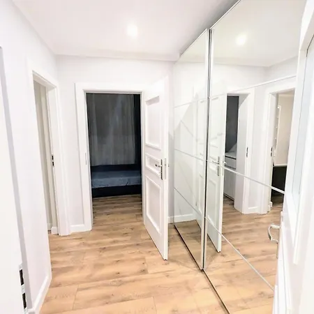 Apartament Cozy 2rm With 2xworkspace